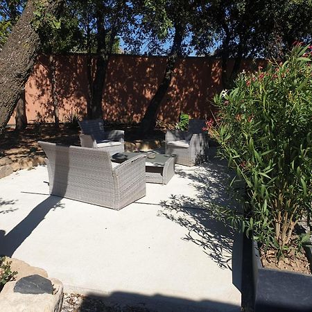 Villa Location Independante Au Coeur Des Alpilles Pour 2 Personnes Avec Jacuzzi Aureille Exterior foto