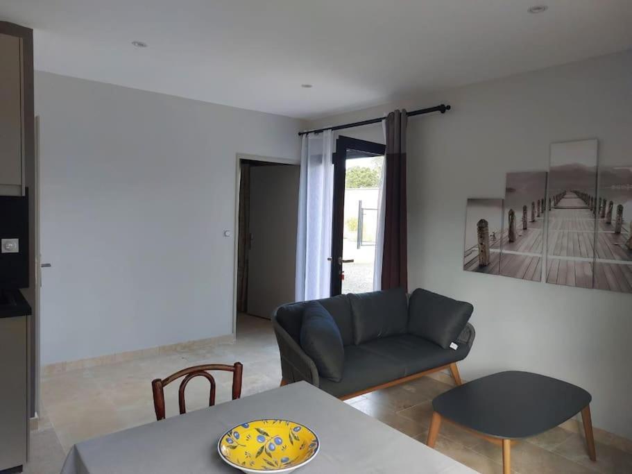 Villa Location Independante Au Coeur Des Alpilles Pour 2 Personnes Avec Jacuzzi Aureille Exterior foto