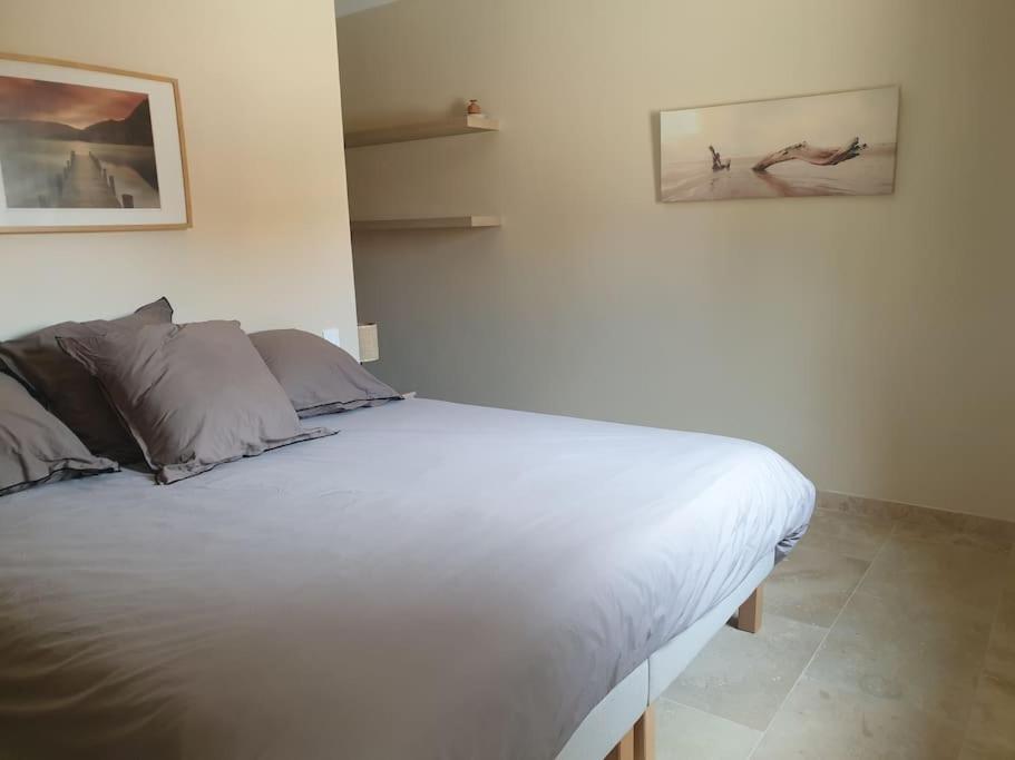 Villa Location Independante Au Coeur Des Alpilles Pour 2 Personnes Avec Jacuzzi Aureille Exterior foto