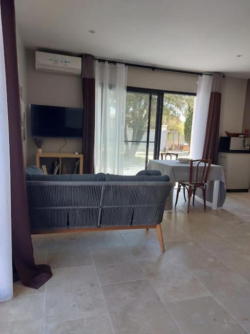 Villa Location Independante Au Coeur Des Alpilles Pour 2 Personnes Avec Jacuzzi Aureille Exterior foto