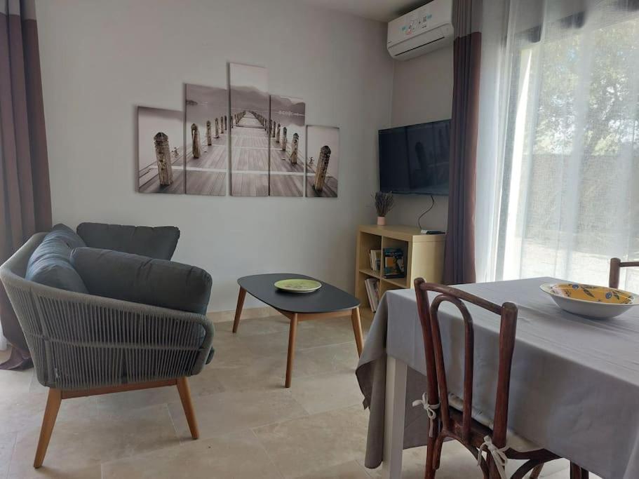 Villa Location Independante Au Coeur Des Alpilles Pour 2 Personnes Avec Jacuzzi Aureille Exterior foto