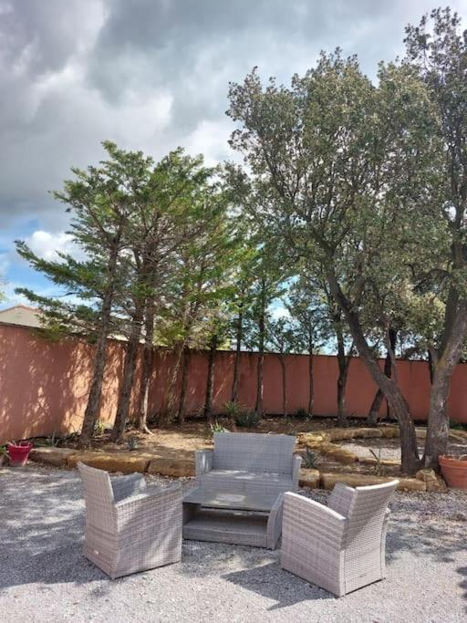 Villa Location Independante Au Coeur Des Alpilles Pour 2 Personnes Avec Jacuzzi Aureille Exterior foto