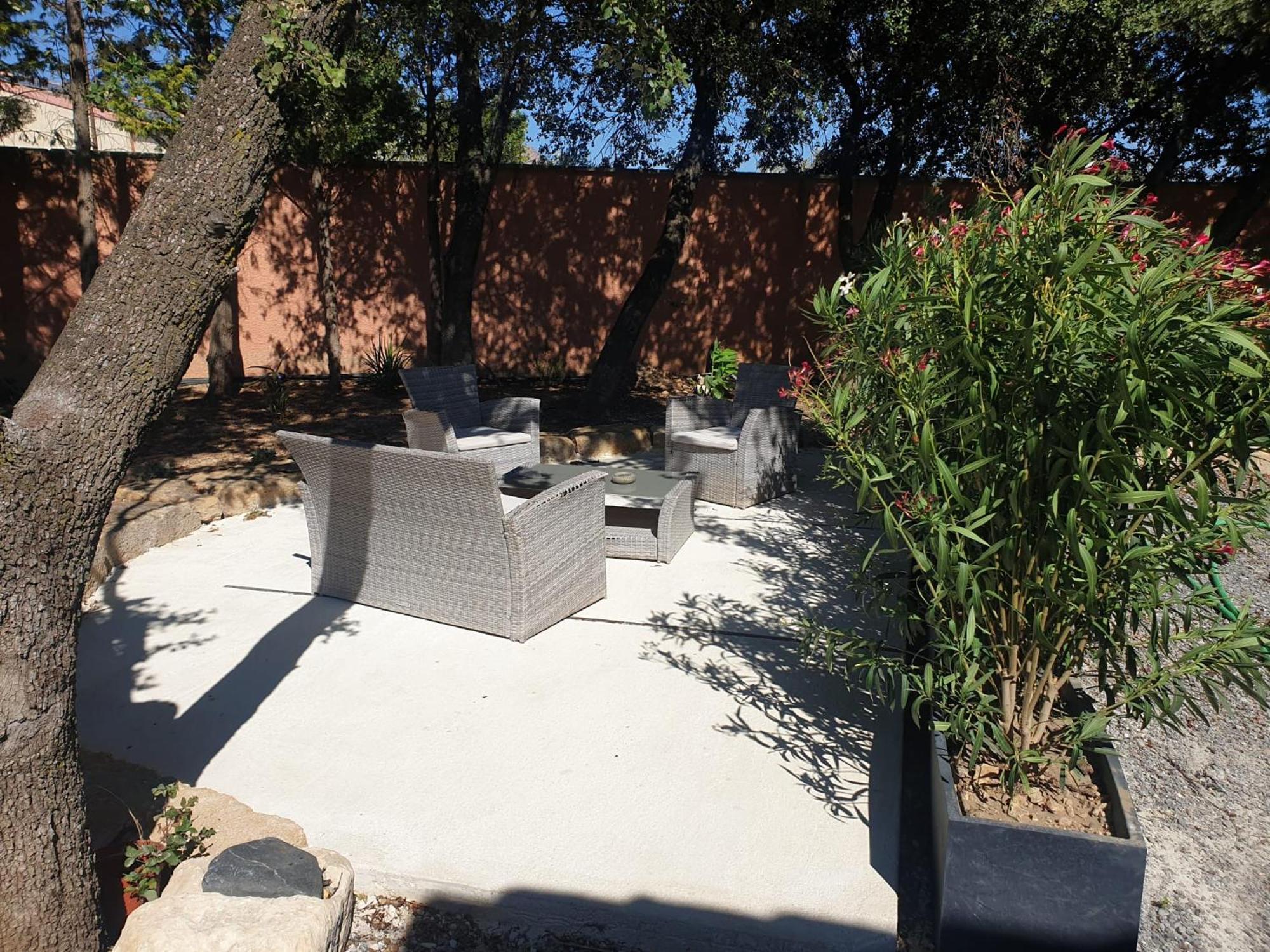Villa Location Independante Au Coeur Des Alpilles Pour 2 Personnes Avec Jacuzzi Aureille Exterior foto